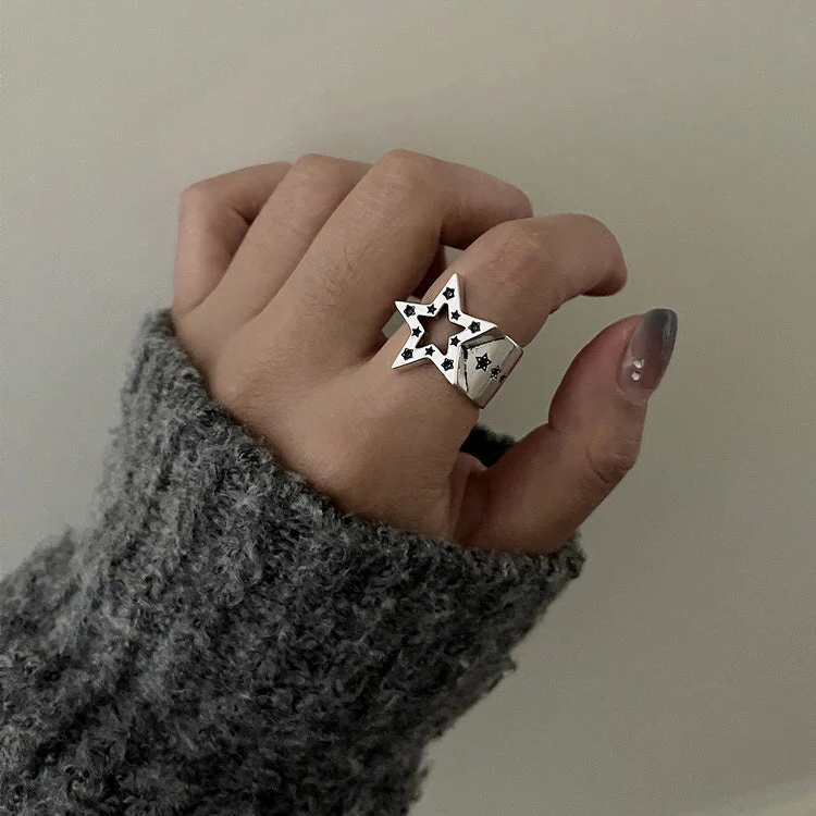 00's Nostalgia Star-Shaped Rhinestone Ring - Image 2