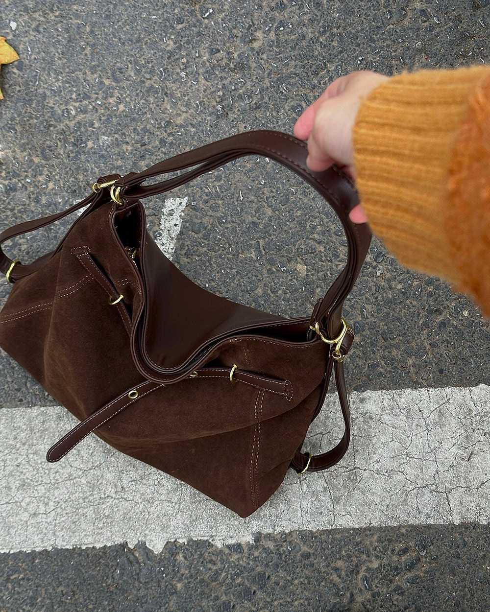Academia Belted Shoulder Bag - Image 6