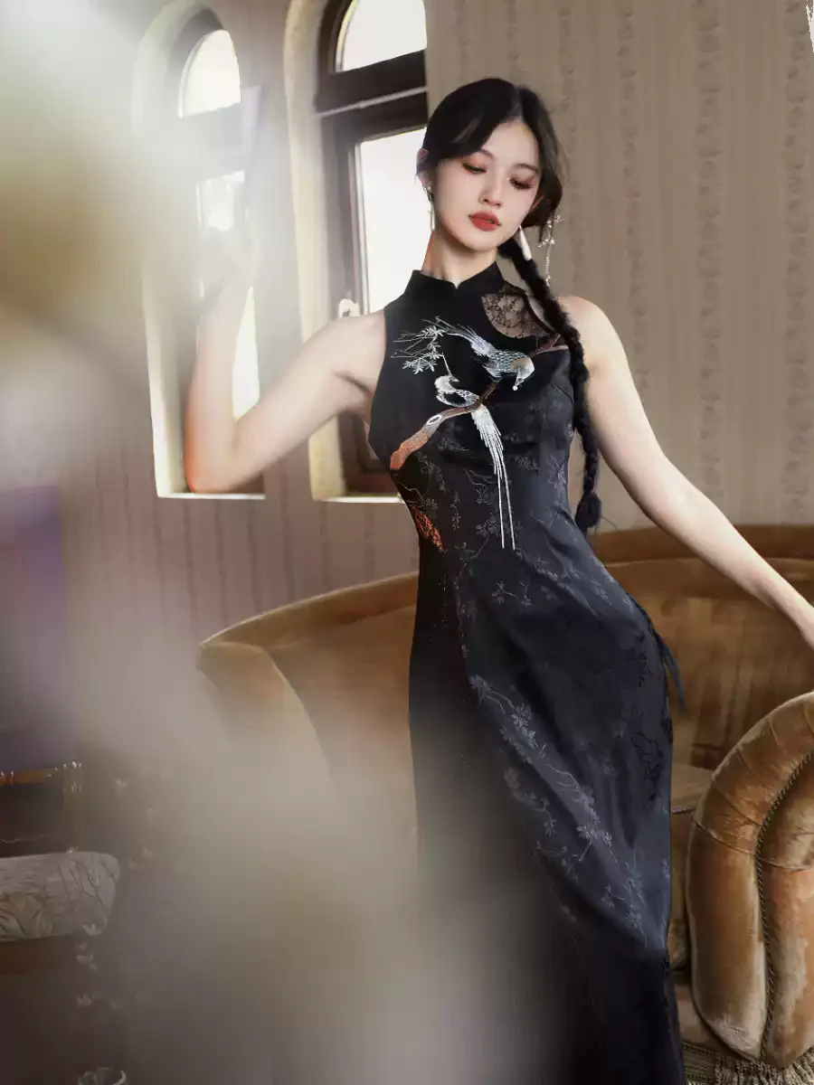 Ancient Painting Embroidery Sleeveless Black Dress - Image 2