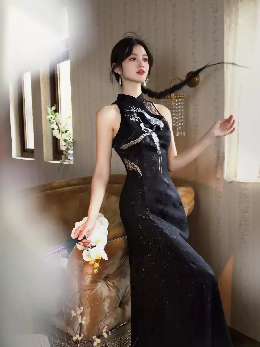 Ancient Painting Embroidery Sleeveless Black Dress - Image 5