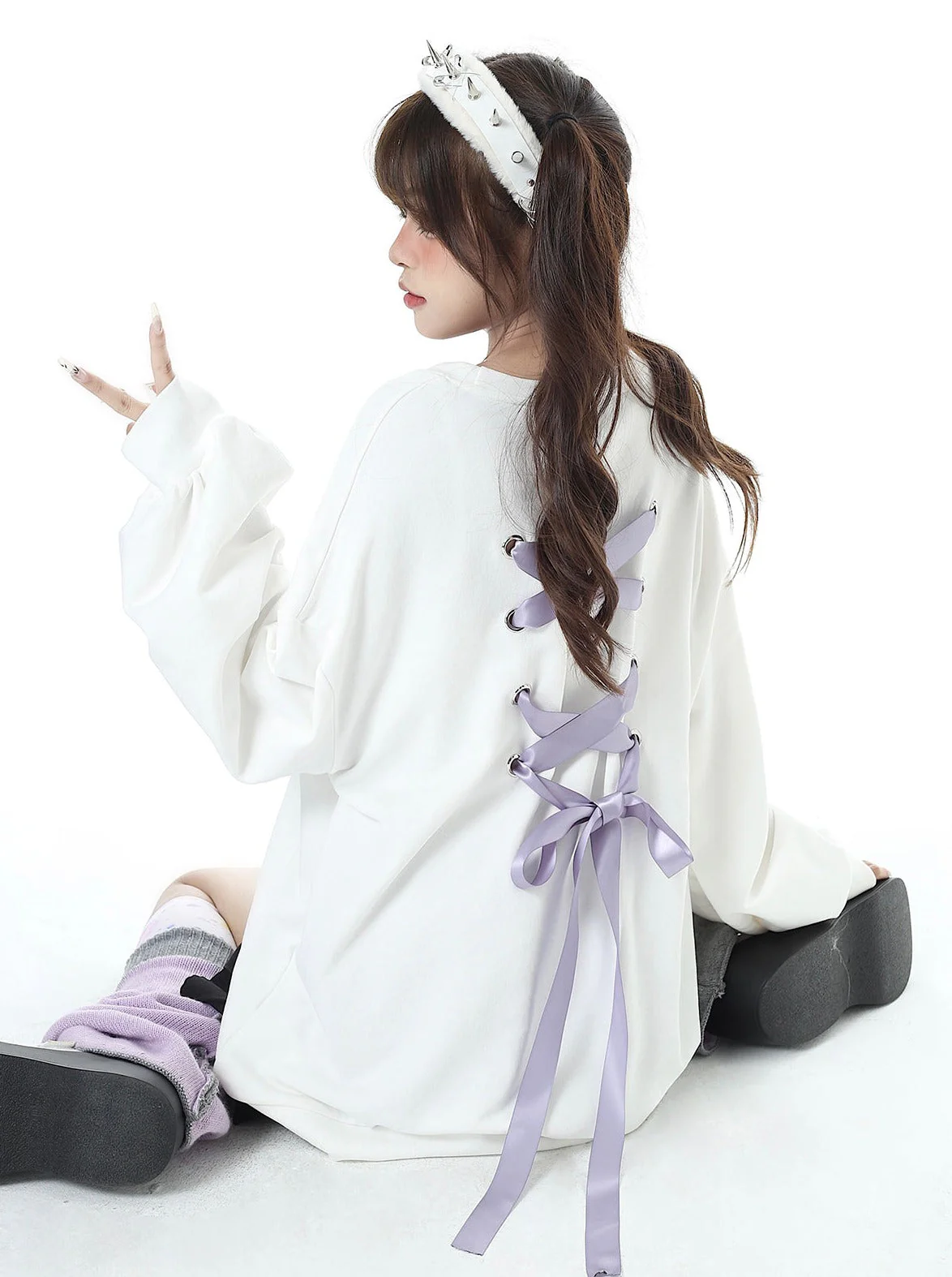 Back racing up ribbon oversized sweatshirt - Image 18