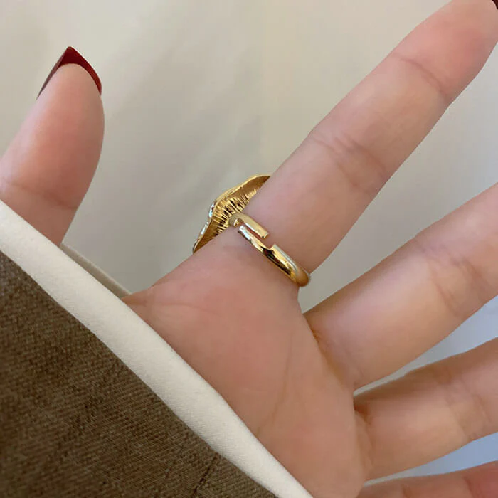 Baroque Aesthetic Pearl Ring - Image 4
