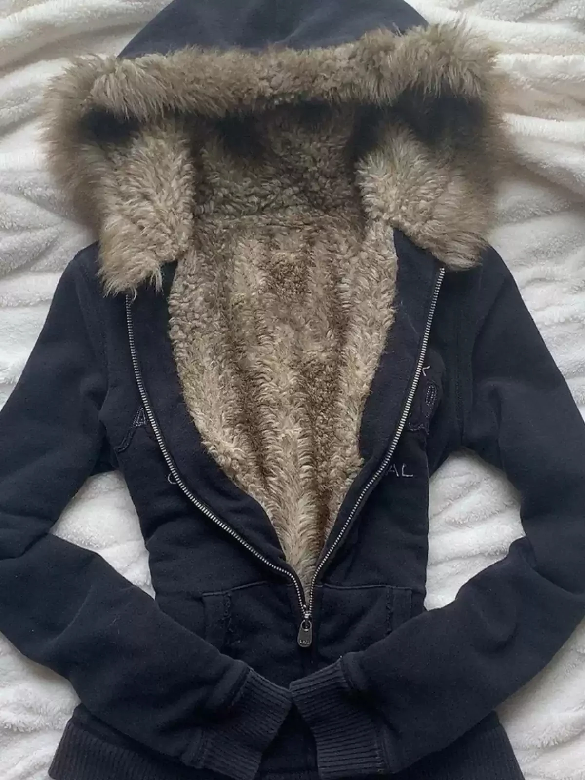 Black velvet hooded letter sweatshirt jacket - Image 4
