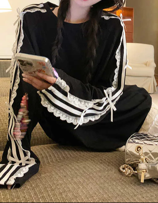Blokette Aesthetic Bows Sweatshirt - Image 3