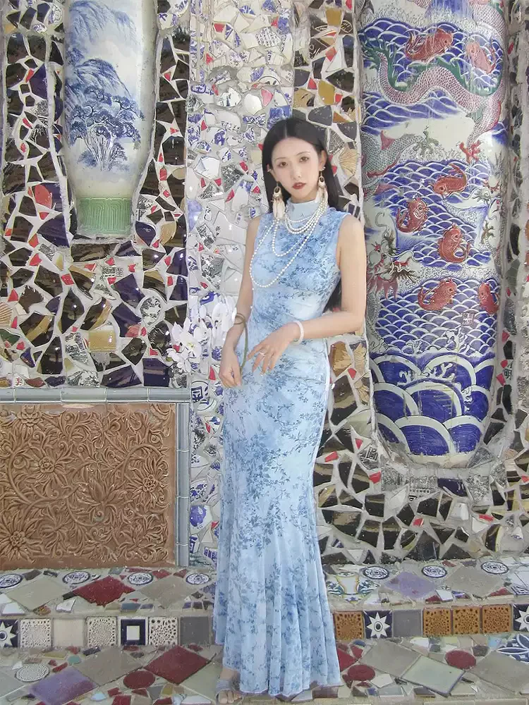 Blue Porcelain Tie-dye Cheongsam Dress - Image 4
