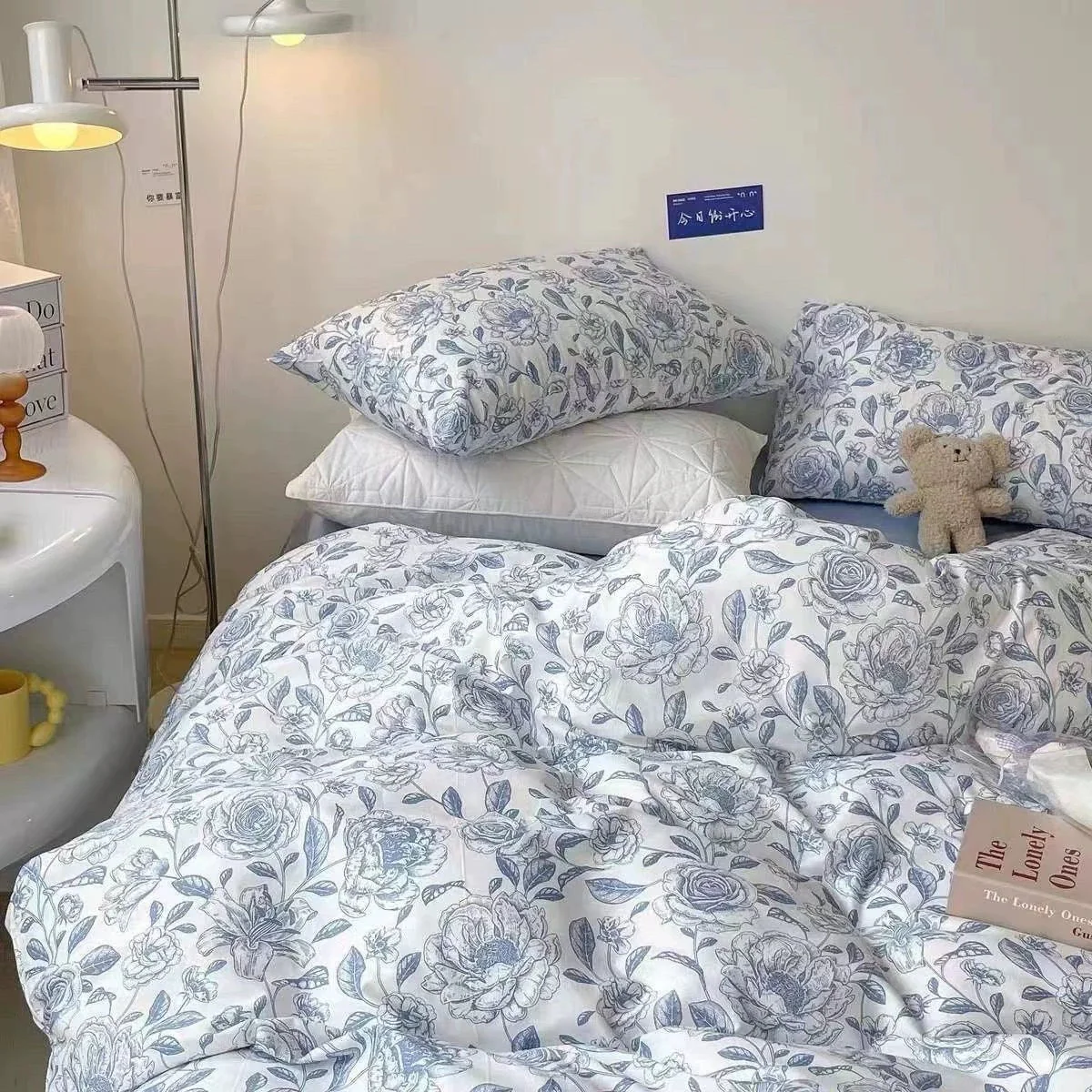 Blue Vintage Floral Bedding Set - Image 6