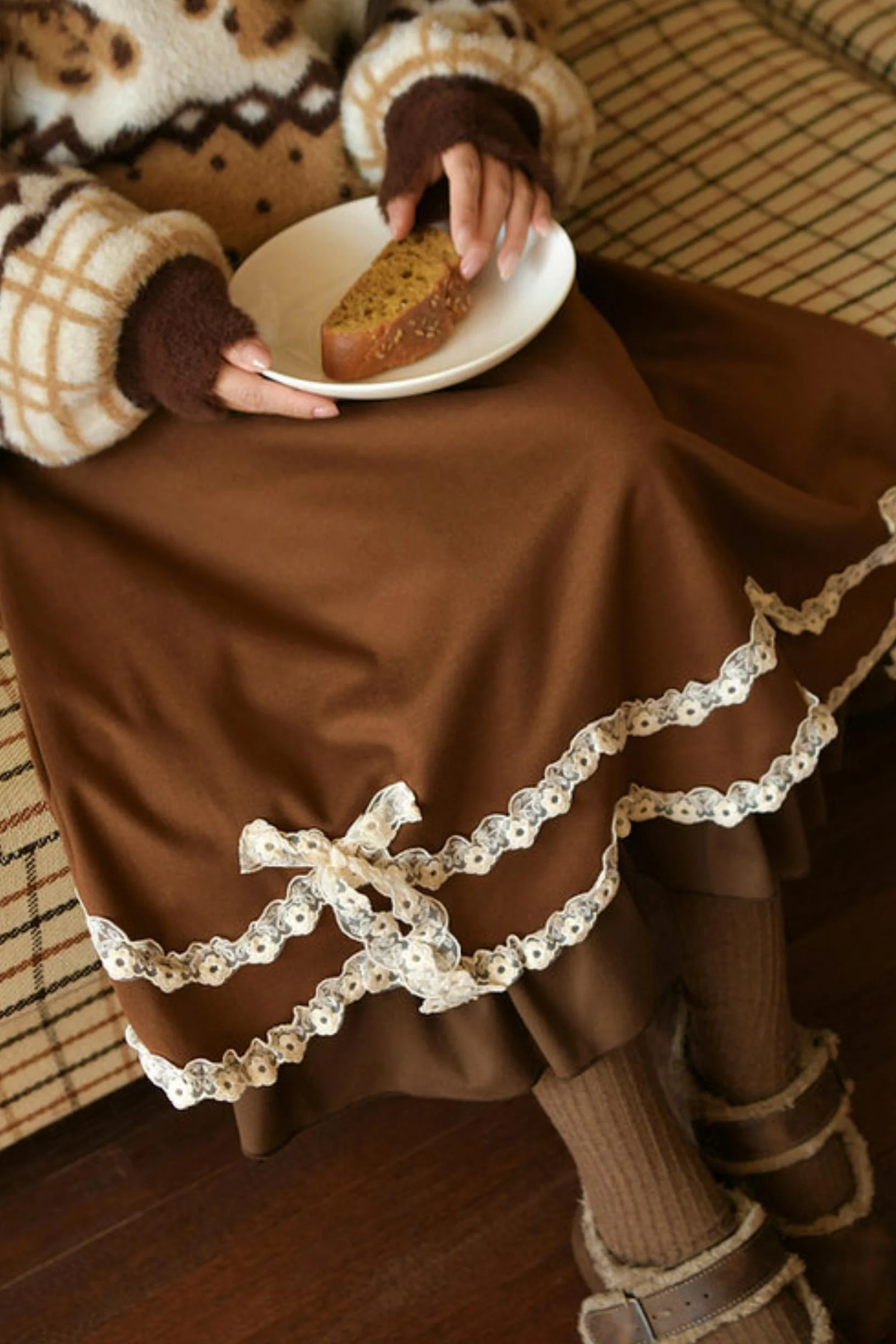 Caramel Lace High Waist Skirt - Image 9