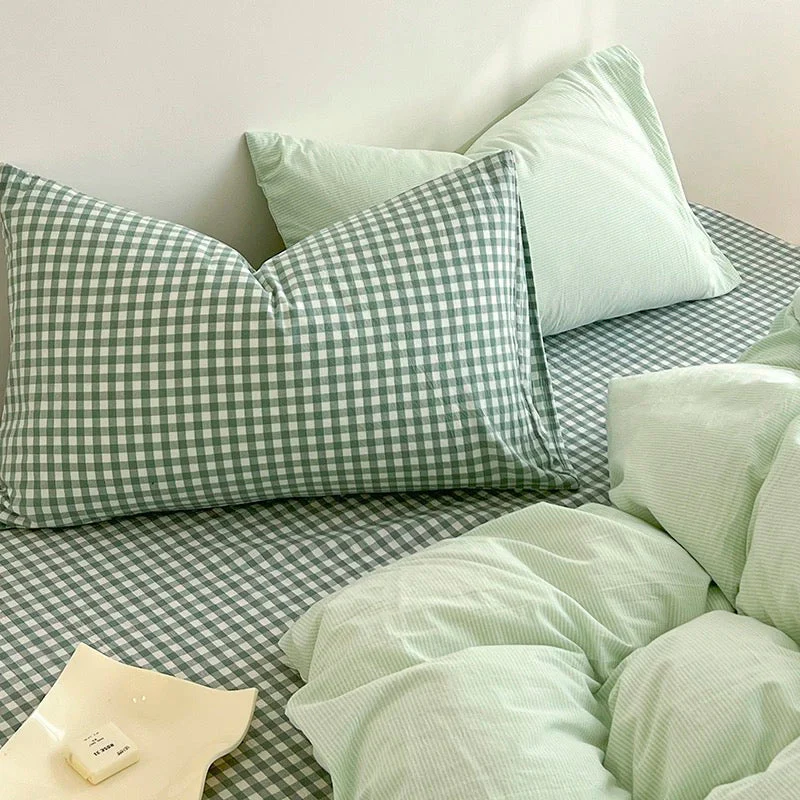 Cozy Pink Plaid Bedding Set - Image 8
