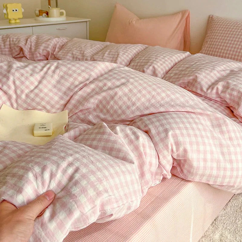 Cozy Pink Plaid Bedding Set - Image 3