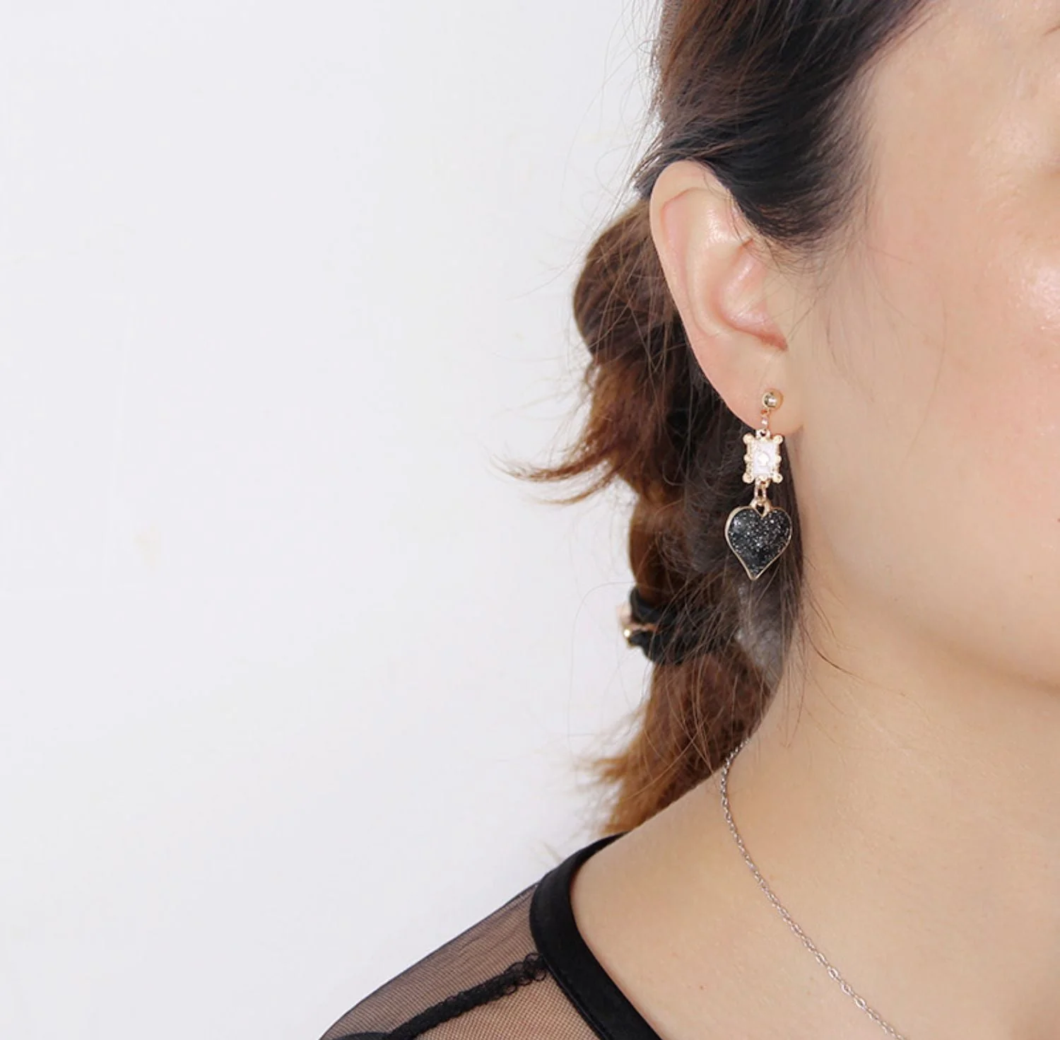 Dark Coquette Heart Poker Earrings - Image 5