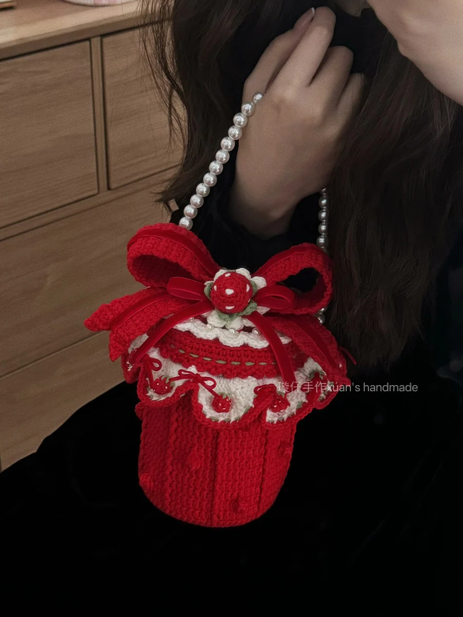diy crochet Red velvet bow bucket bag - Image 3