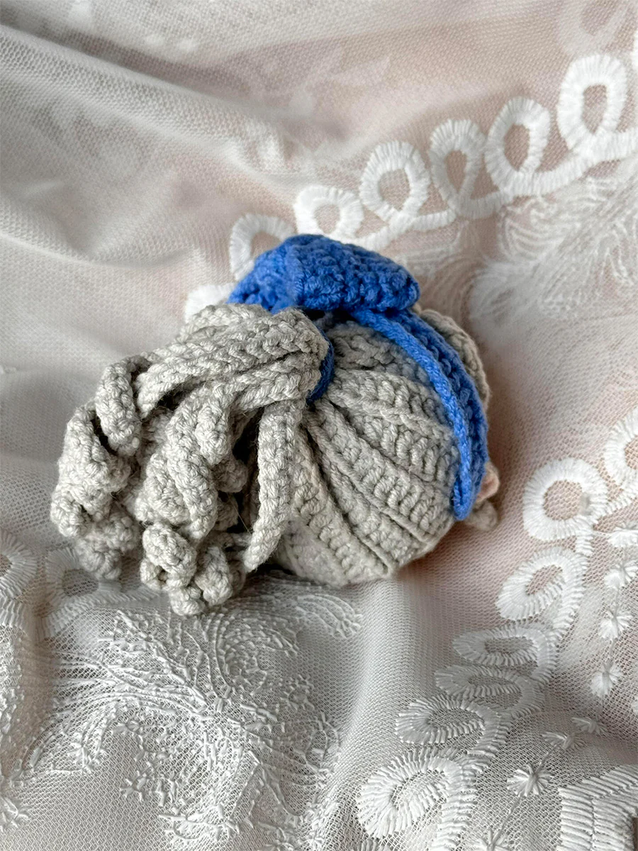 diy crochet reporter Alice doll kit - Image 5
