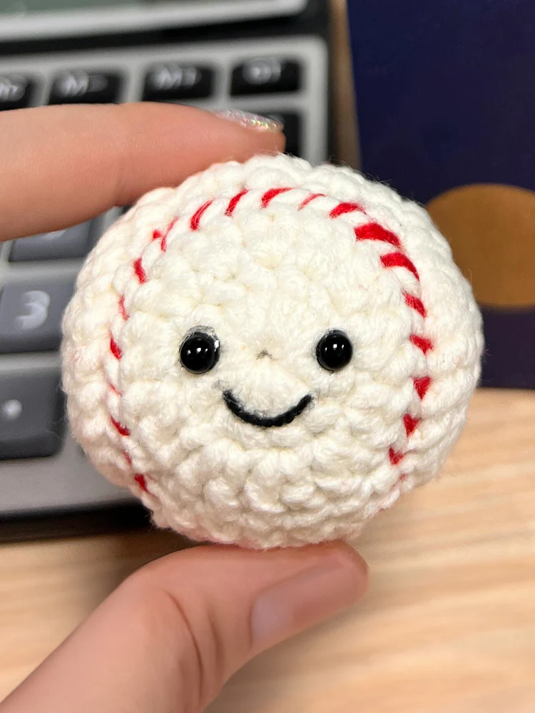 diy wool Baseball doll - Image 4