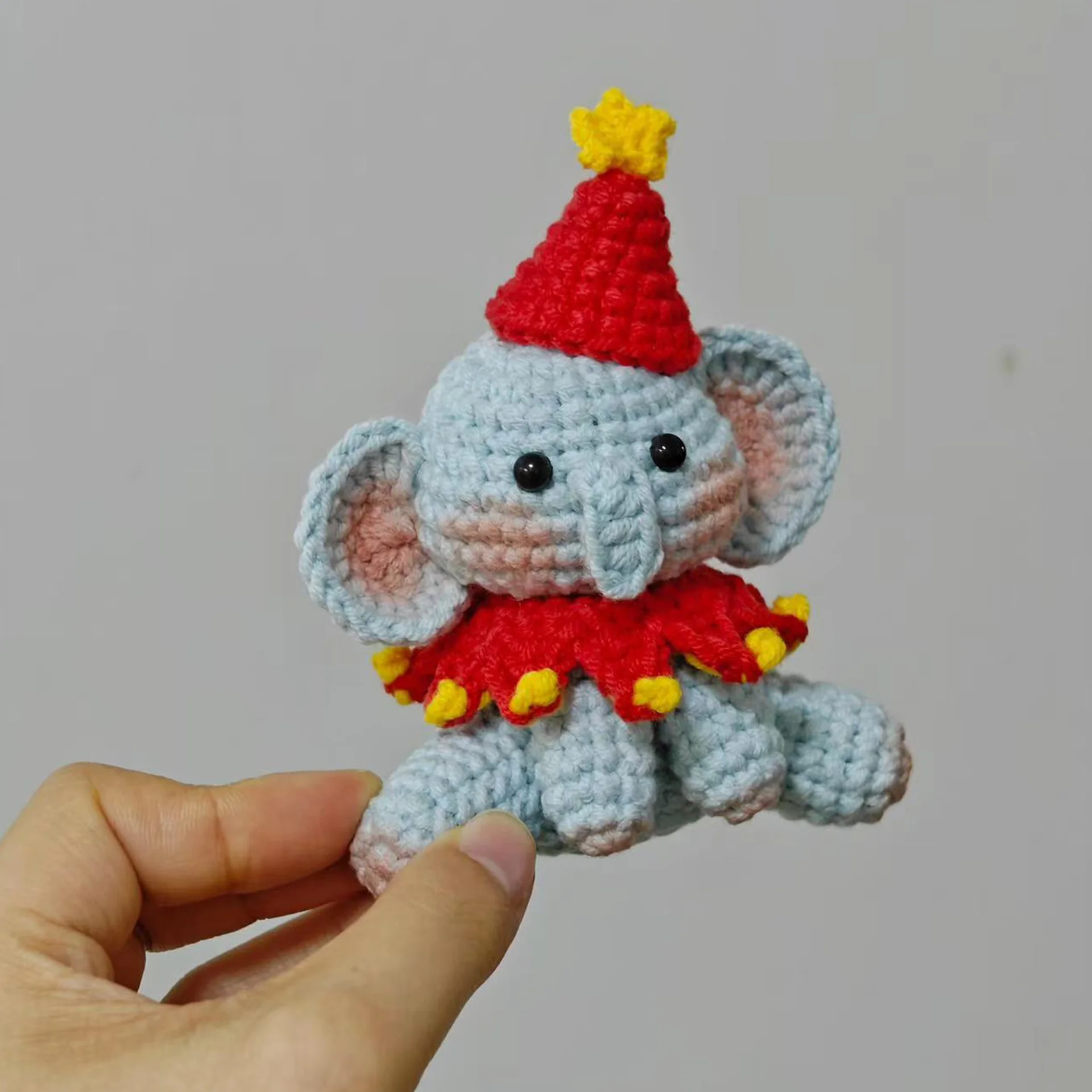 diy wool circus elephant pendant - Image 3