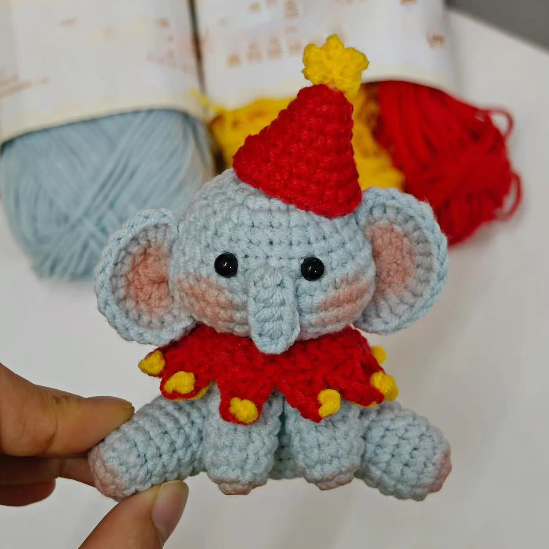 diy wool circus elephant pendant - Image 4