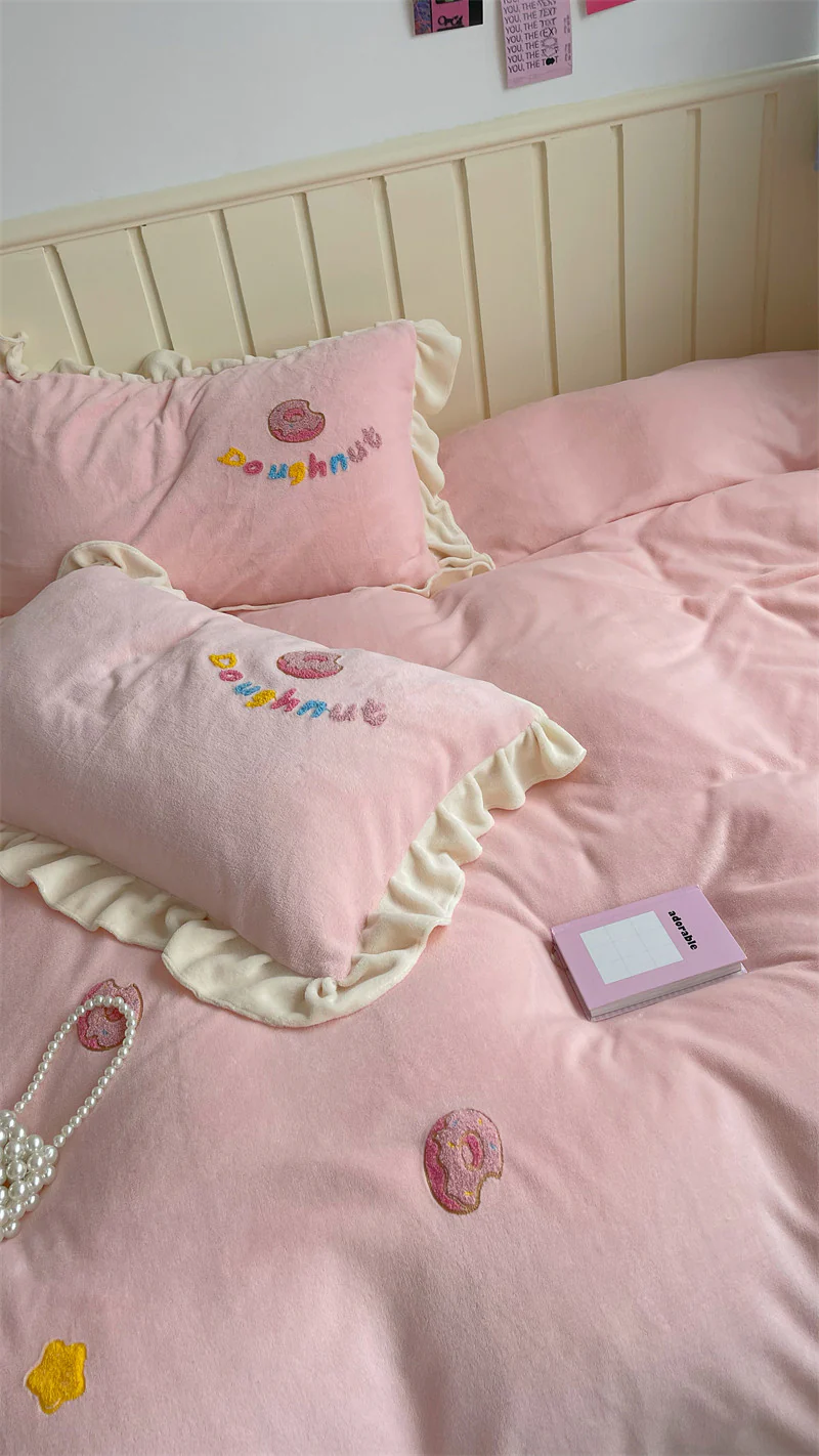 Donut milk velvet four-piece bed sheet - Image 4