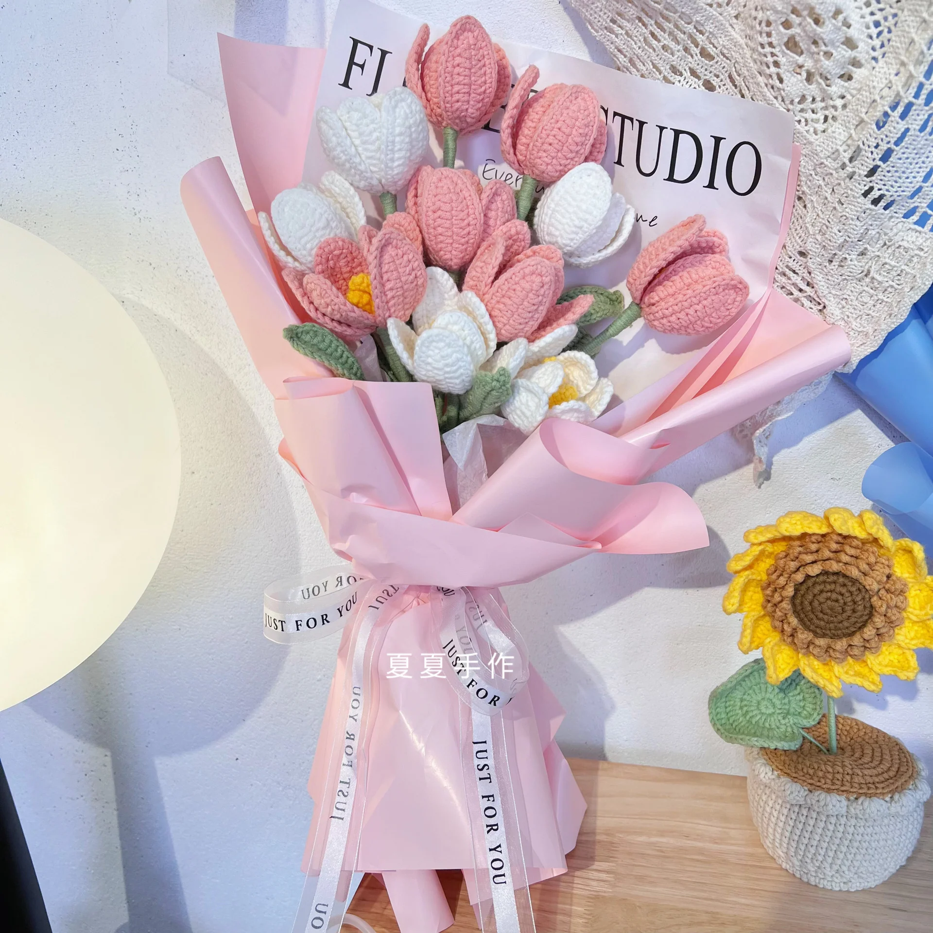Finished hand-knitted wool tulip bouquet - Image 3