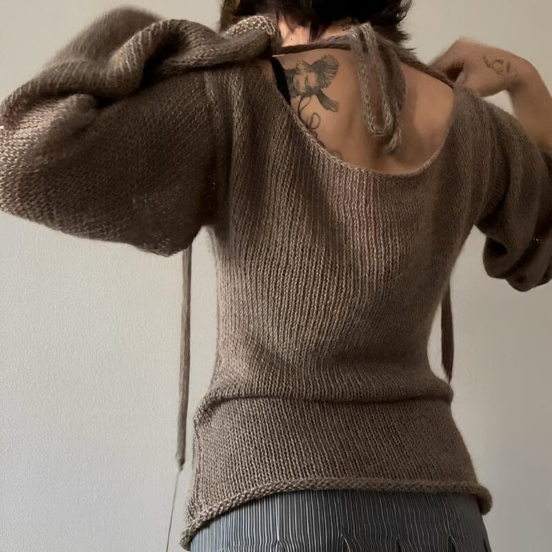 Flare Sleeved Knit Backless Top - Image 2