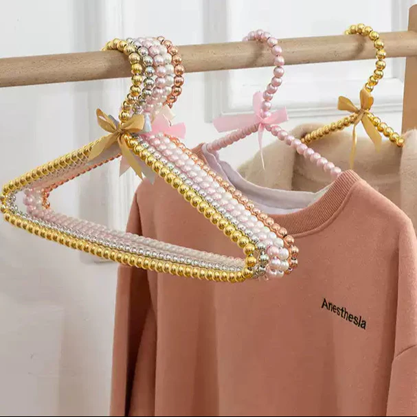 girly heart pearls hanger - Image 4