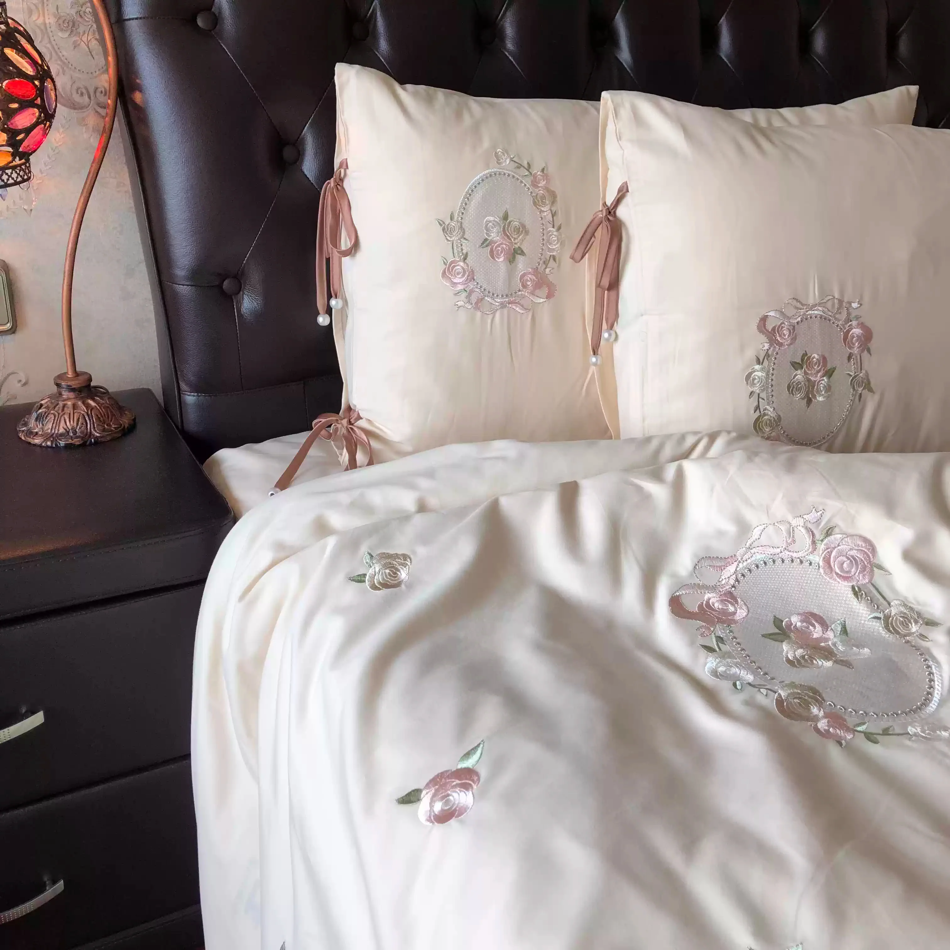 Girly heart strap embroidered four-piece bedding set - Image 2