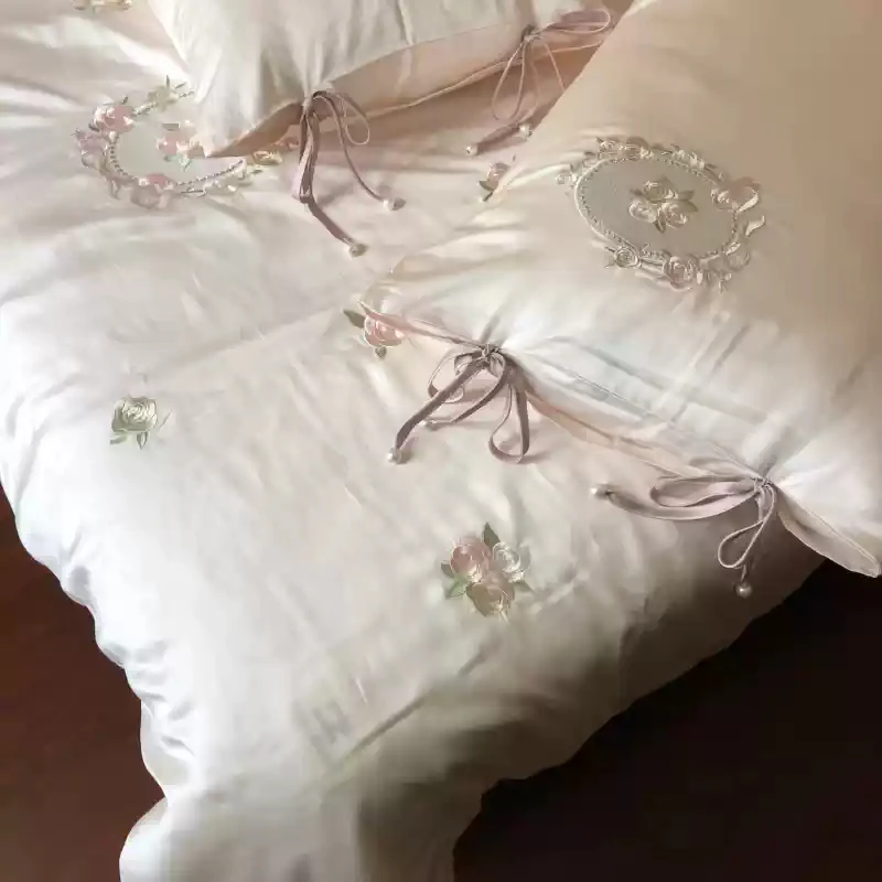 Girly heart strap embroidered four-piece bedding set - Image 4