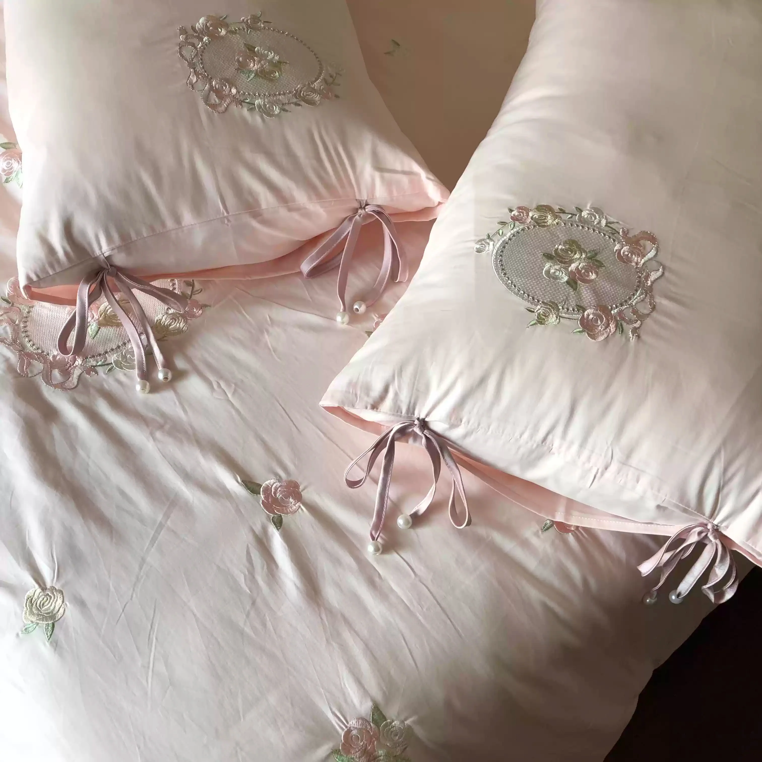 Girly heart strap embroidered four-piece bedding set - Image 5