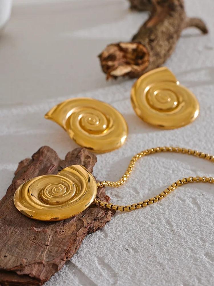 Gold Sea Shell Necklace & Earrings - Image 3