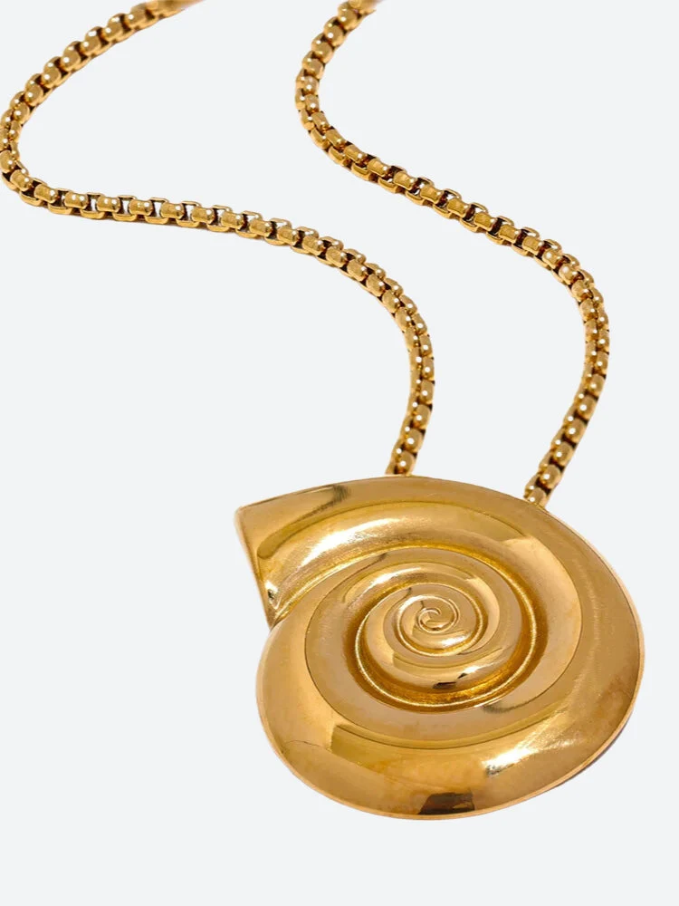 Gold Sea Shell Necklace & Earrings - Image 6