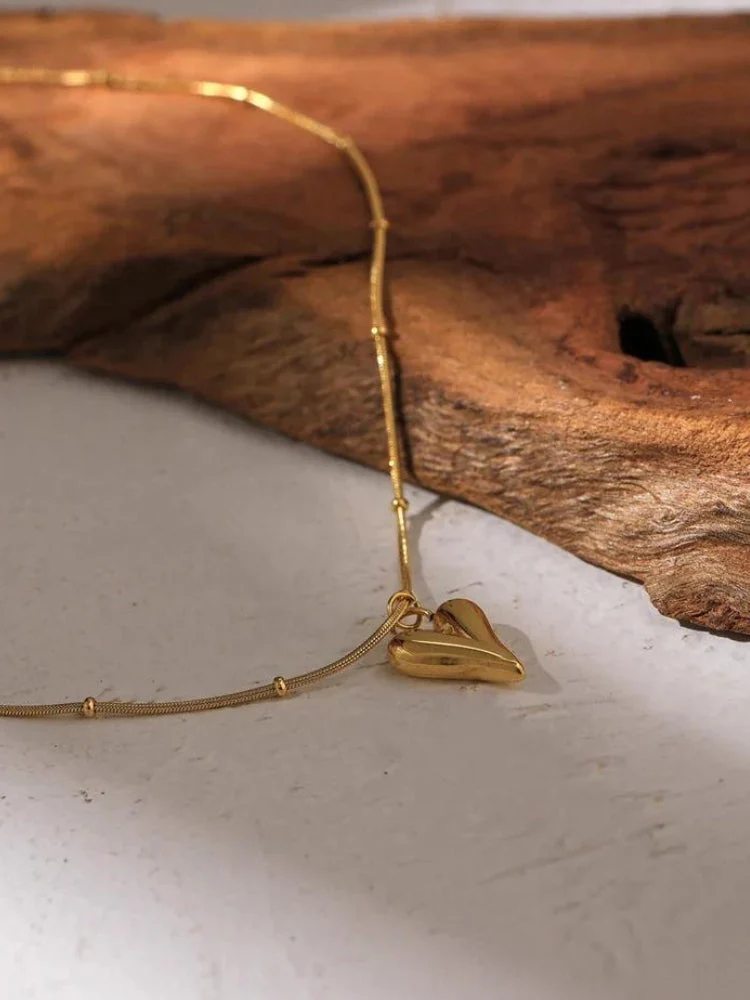 Golden Heart Necklace & Earrings Set - Image 4