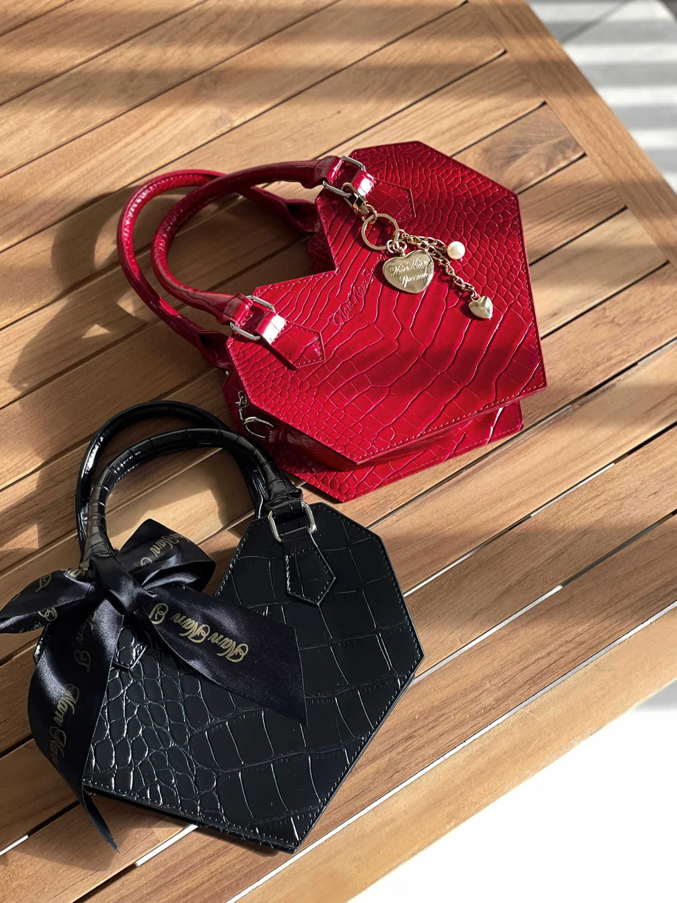 Gothic Love Shape Crossbody Handbag - Image 3