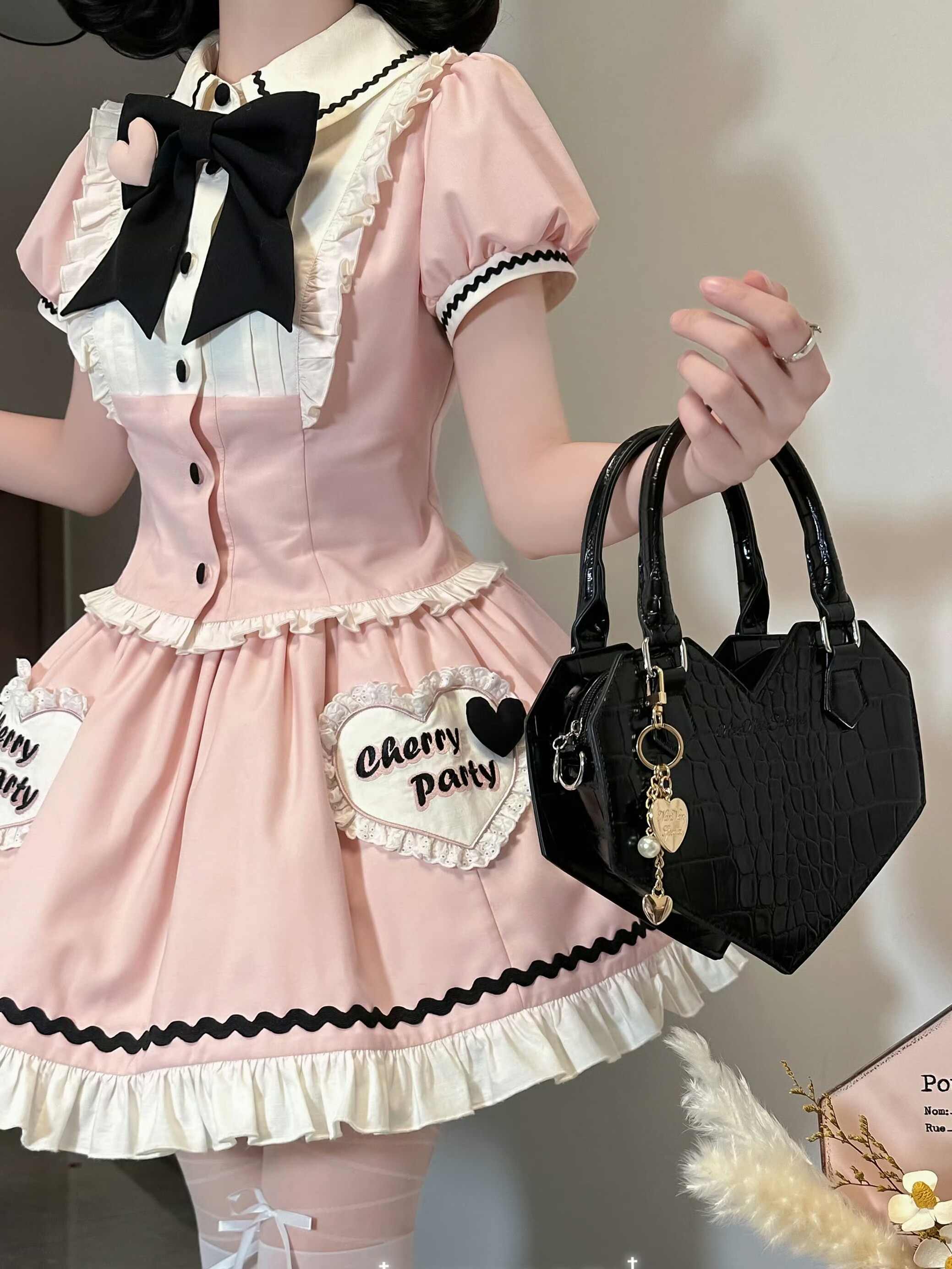 Gothic Love Shape Crossbody Handbag - Image 6