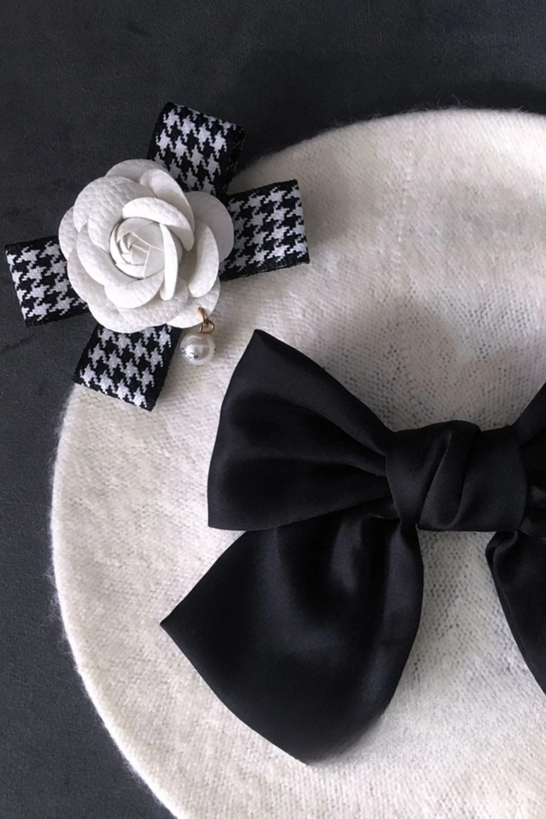 Gothic Velvet Bow Beret - Image 3