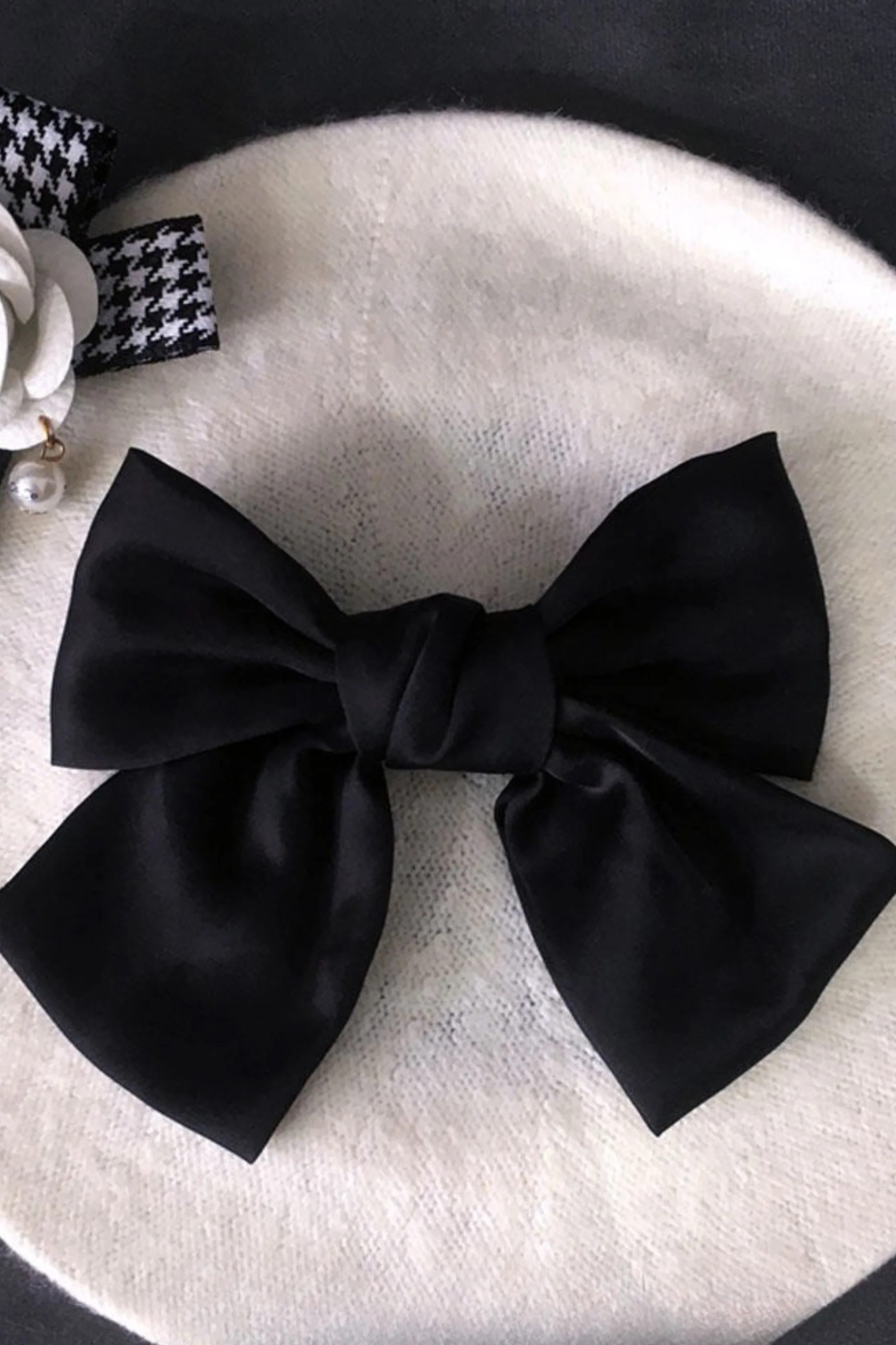 Gothic Velvet Bow Beret - Image 4