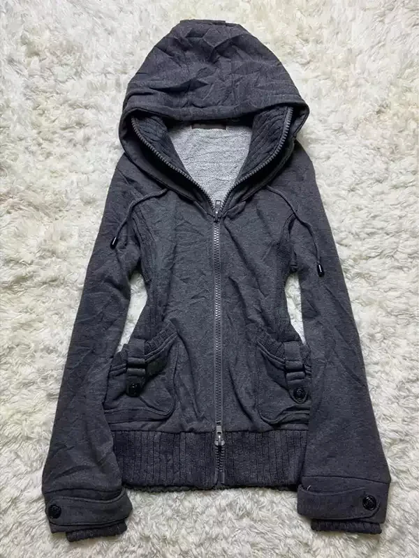 gray hooded jacket