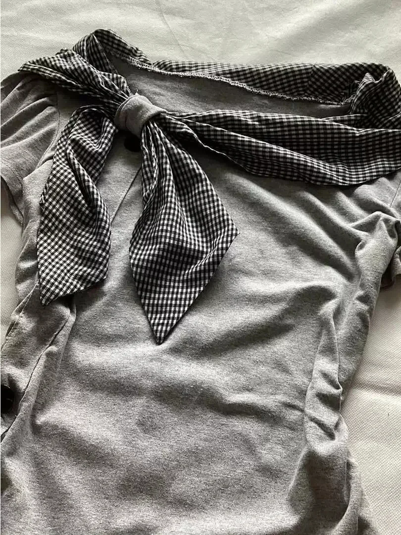 Gray navy collar T-shirt - Image 4