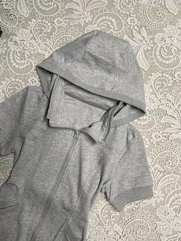 gray short-sleeved hoodie sweatshirt jacket - Image 2