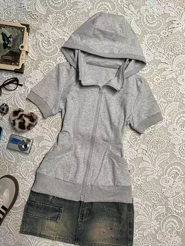 gray short-sleeved hoodie sweatshirt jacket - Image 4