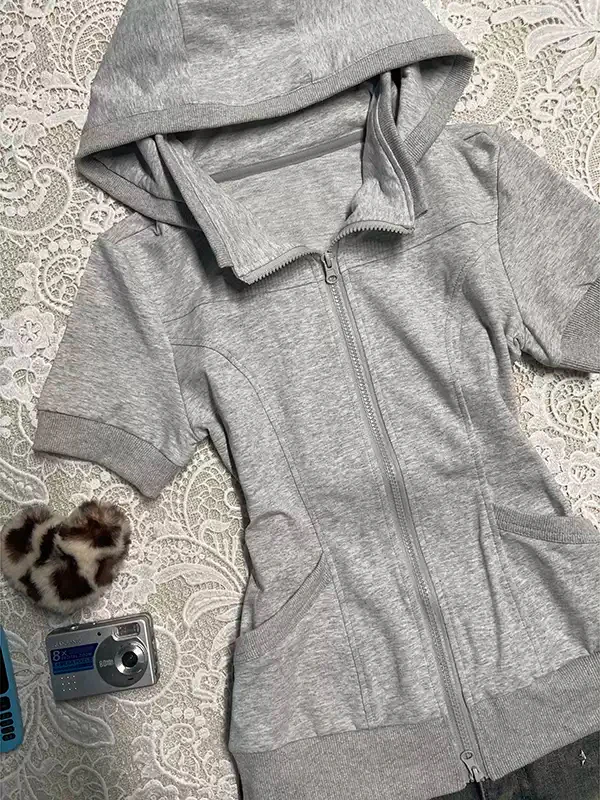 gray short-sleeved hoodie sweatshirt jacket - Image 5