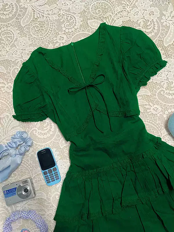Green v-neck bow shirt dress - Image 4