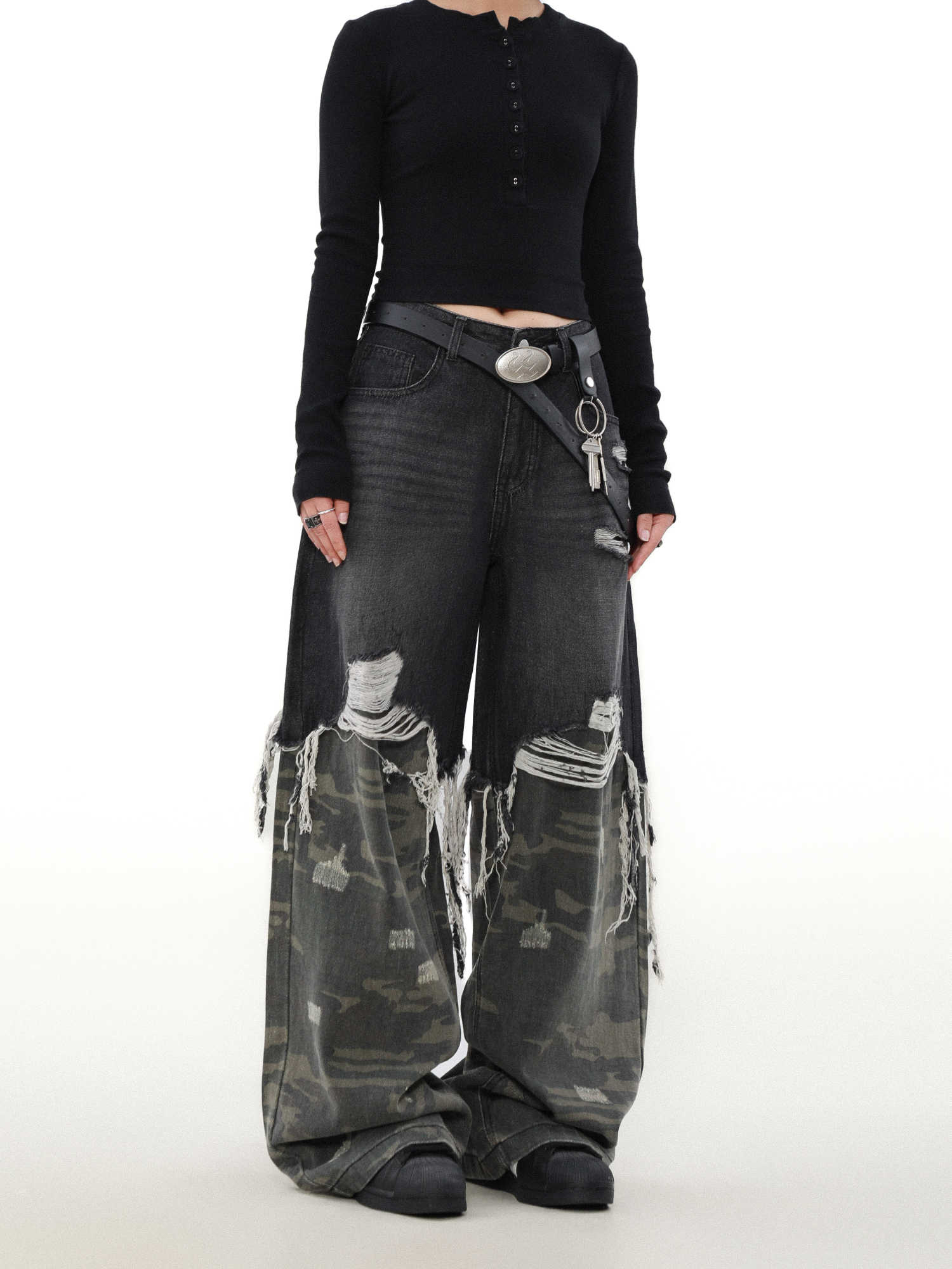 Grunge Camouflage Splicing Tassel Ripped Jeans - Image 4