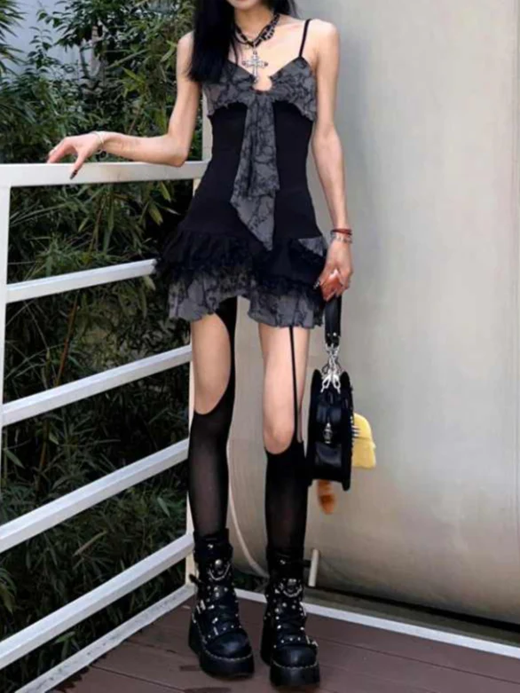 Grunge Dark Lace Splicing Suspender Dress - Image 3