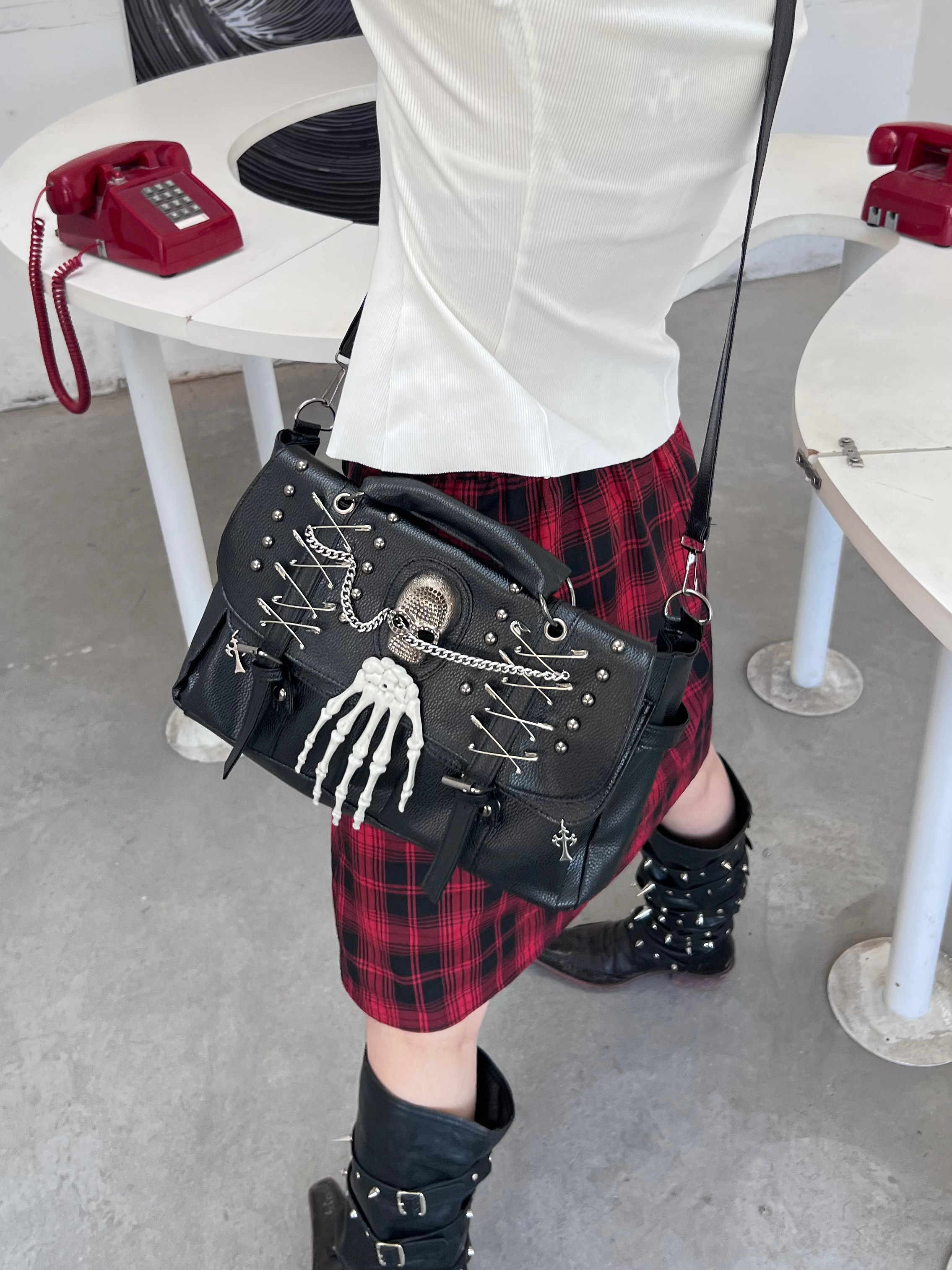 Grunge Rivet Chain Skull Crossbody Bag - Image 5