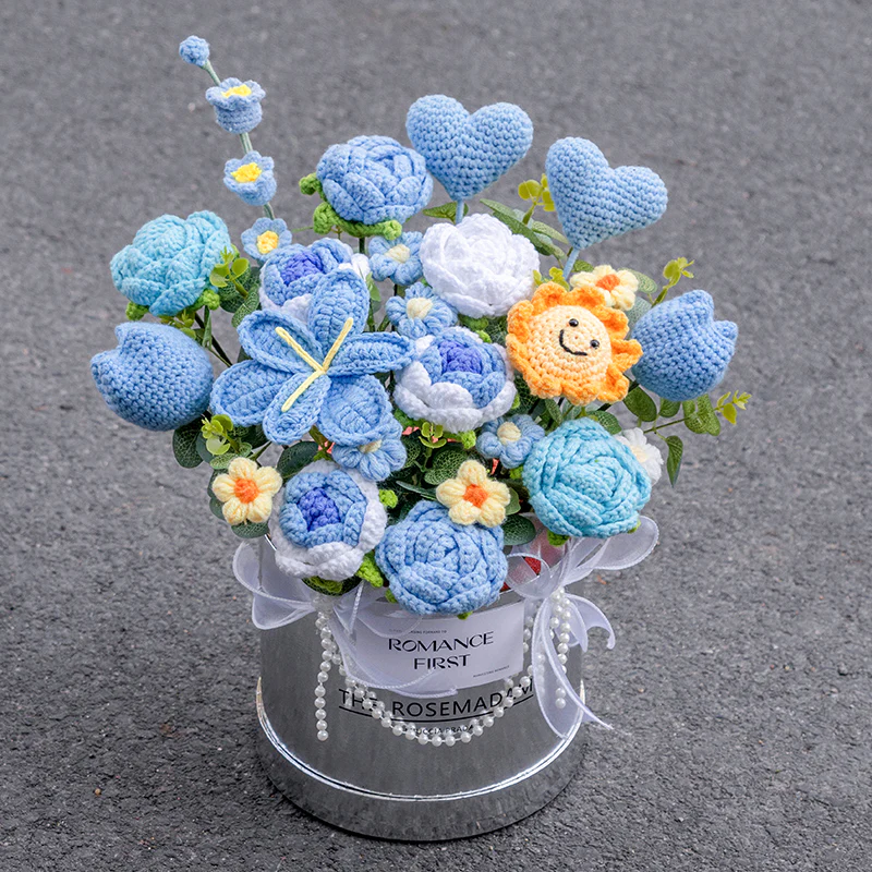 hand-knitted rose tulip wool flower bouquet - Image 3