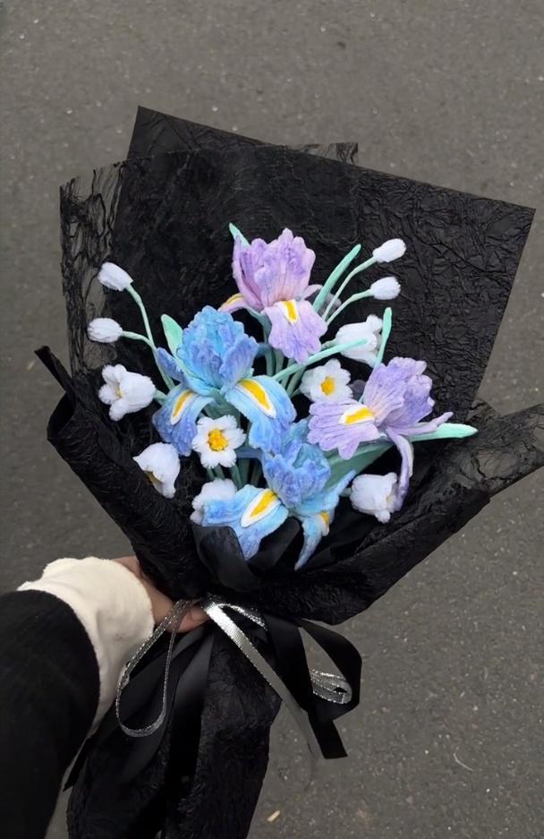 handmade twist stick blue rose bouquet - Image 2
