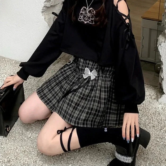 Kawaii Gothic Black and White Plaid Skirt - Image 4