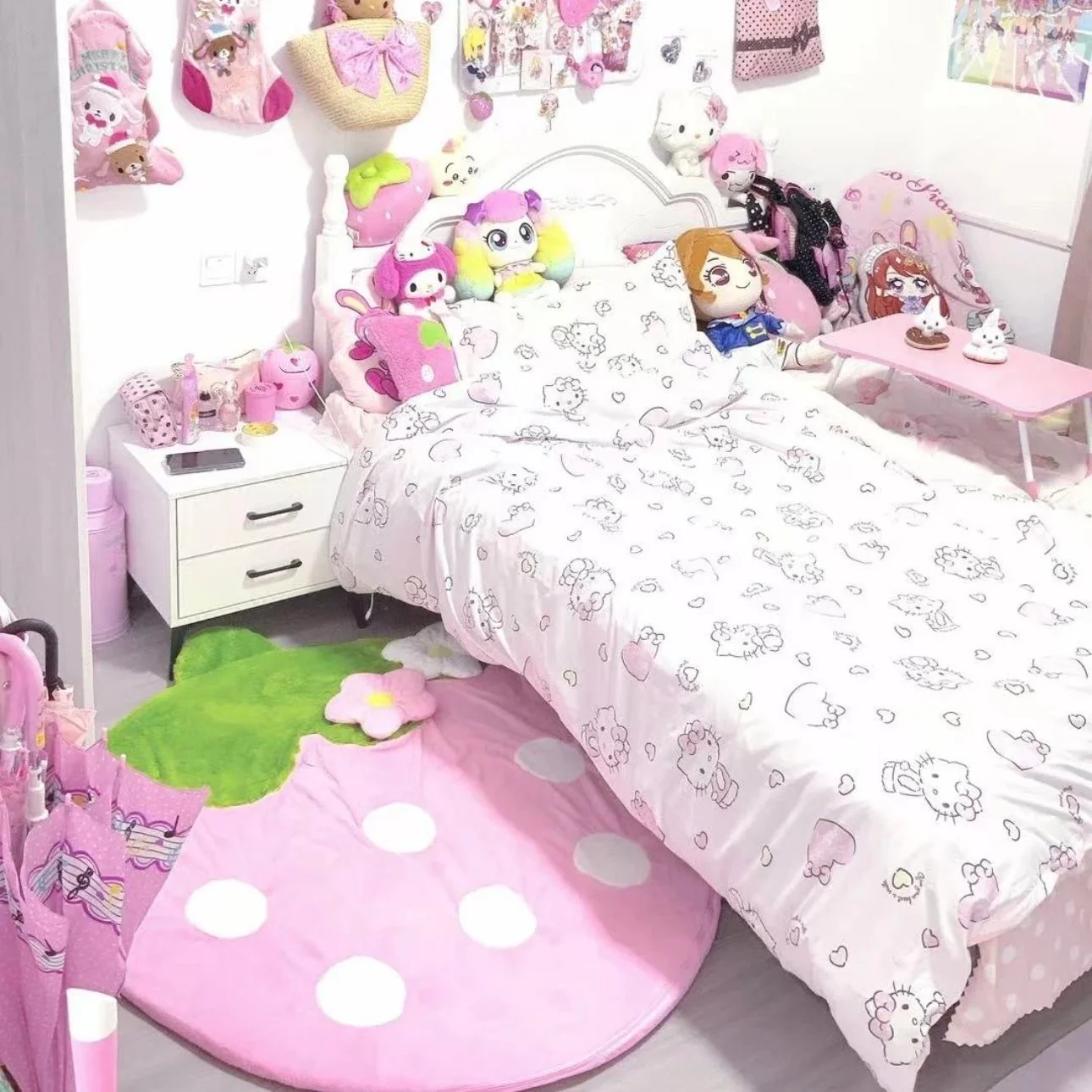 homemade cute strawberry bedside blanket - Image 4