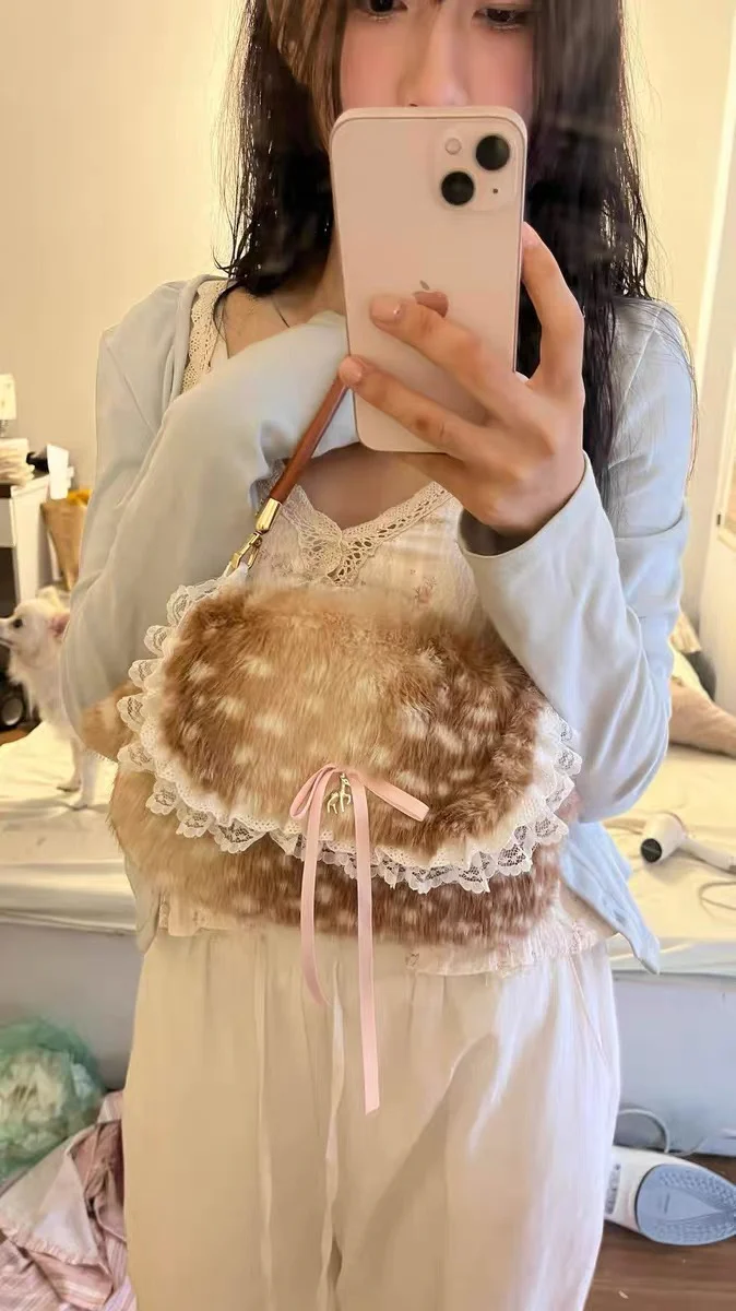 Homemade furry deer bag - Image 3