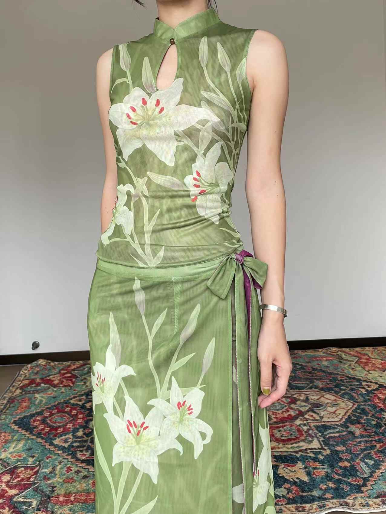 Lily Flower Reversible Cheongsam Top - Image 3