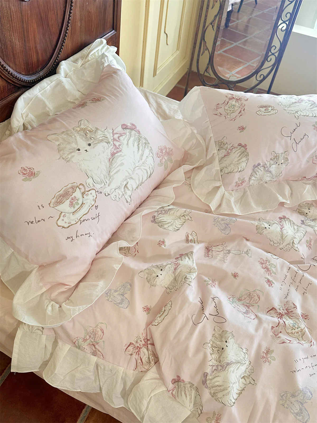 lolita pink four piece bed sheet set