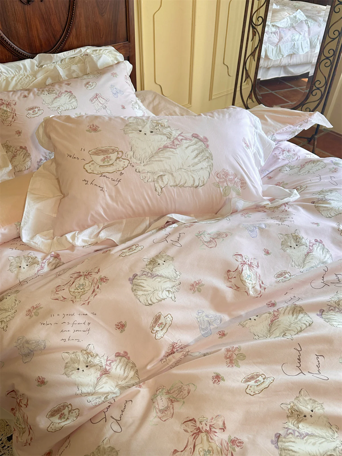 lolita pink four piece bed sheet set - Image 3